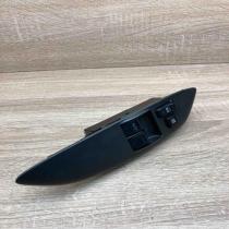 011 4Q26   Electric window control switch Toyota Yaris Verso