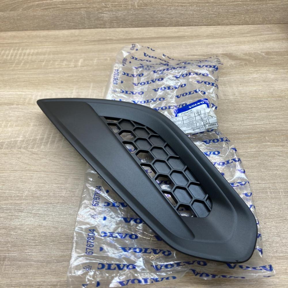 31294129   Front bumper lower grill Volvo S60