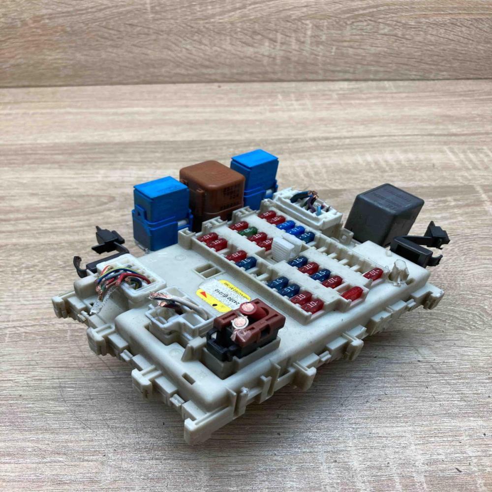 24330 C9900   Fuse box set Nissan Primera