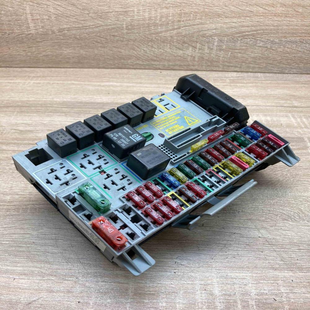 90589965   Fuse module Opel Astra G