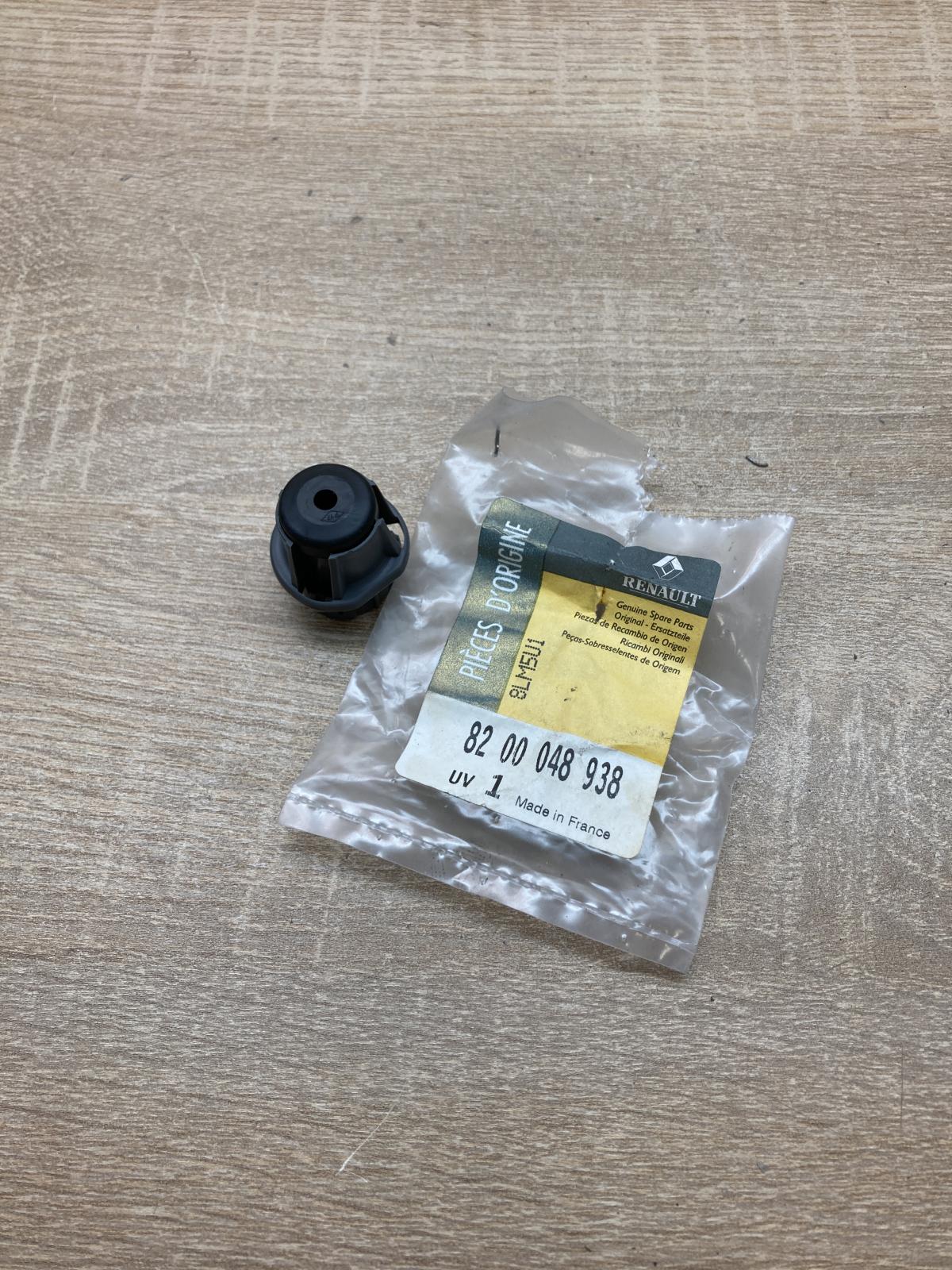 8200048938   Engine compartment rubber Renault Dacia Duster