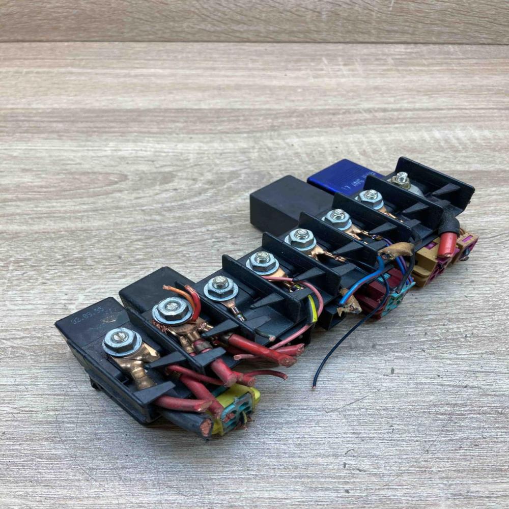 4A0941822 896046  Fuse box set Audi A4 S4 B5 8D