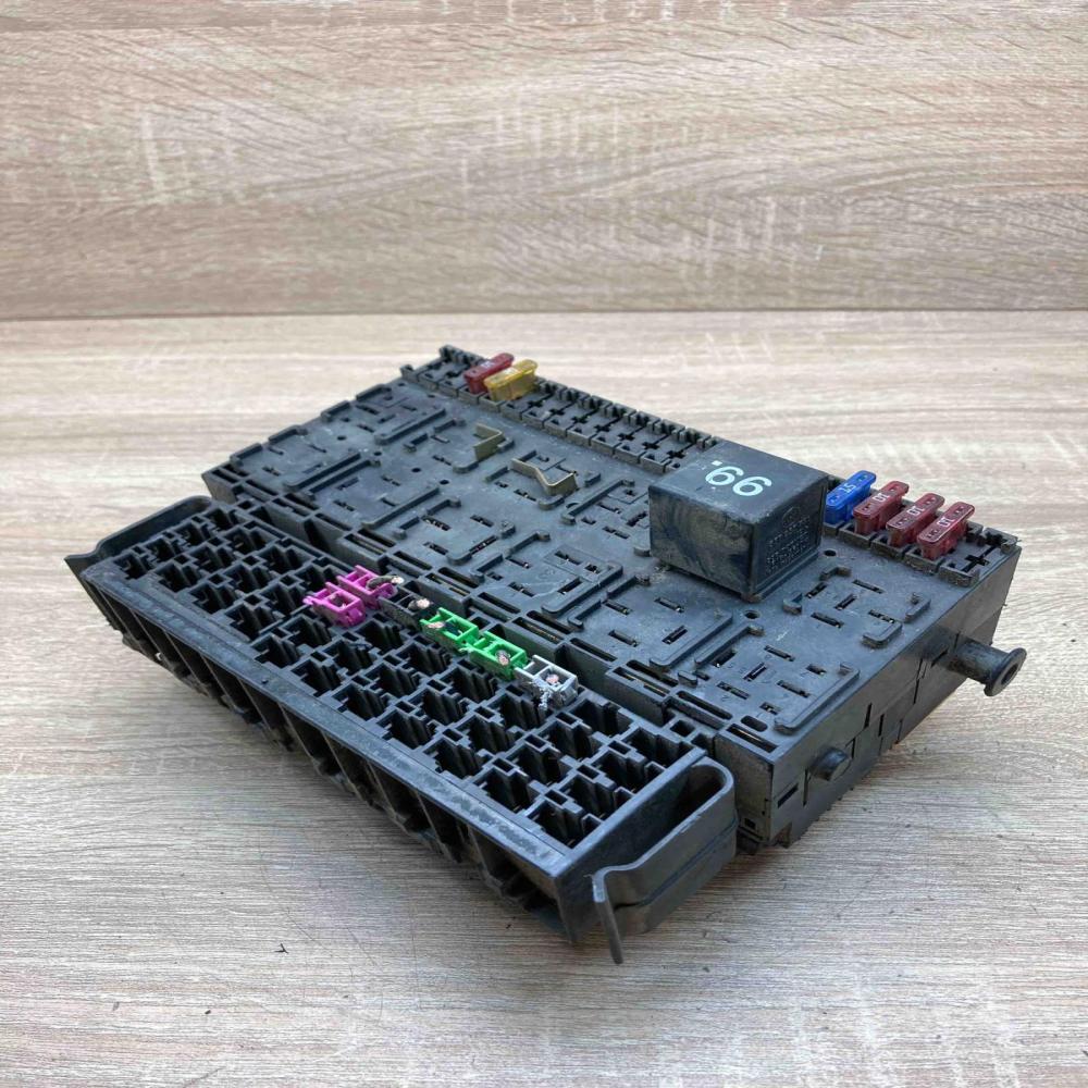 357937039   Fuse module Volkswagen Golf III