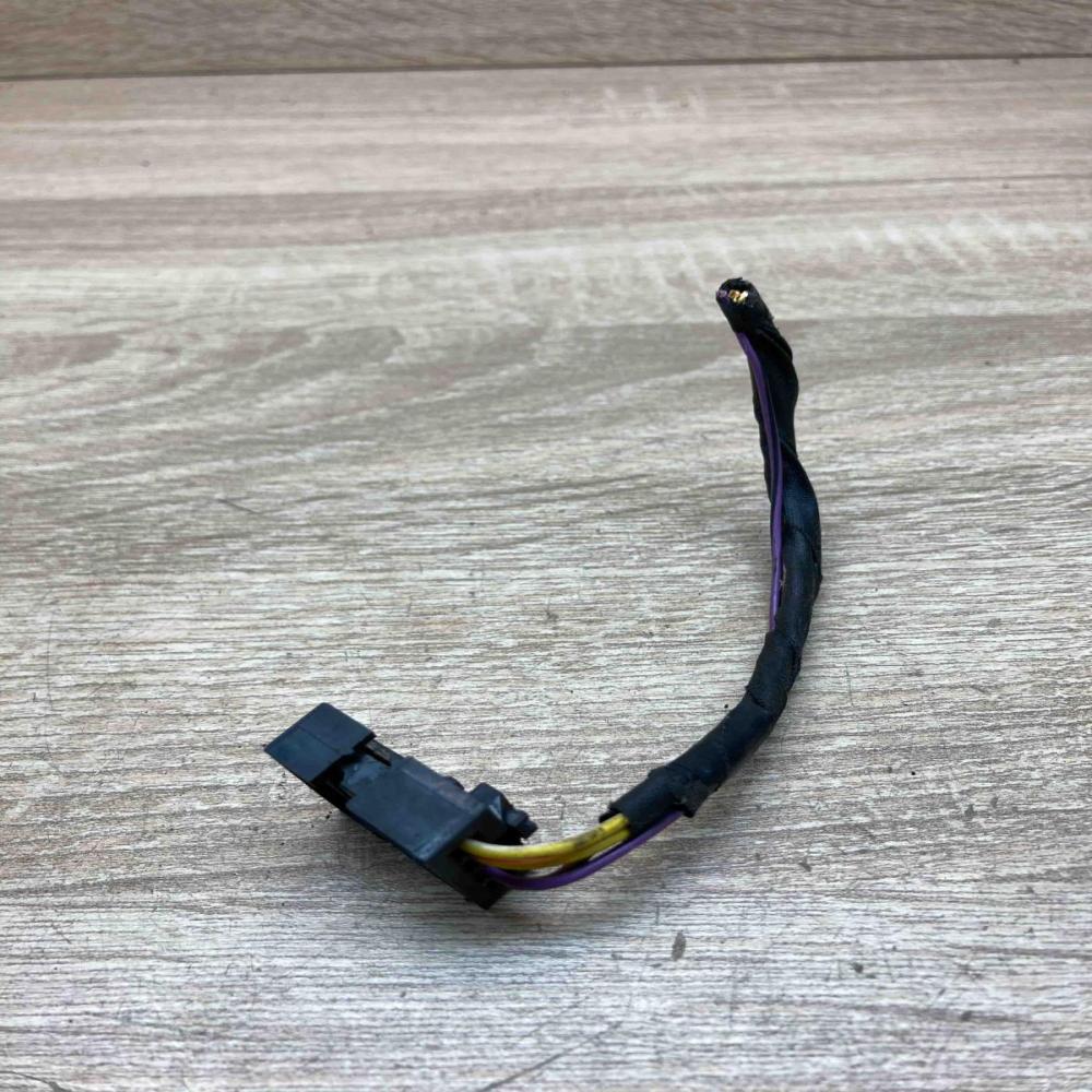 8373312 B1004 Y210  Plug wire BMW 5 E60 E61