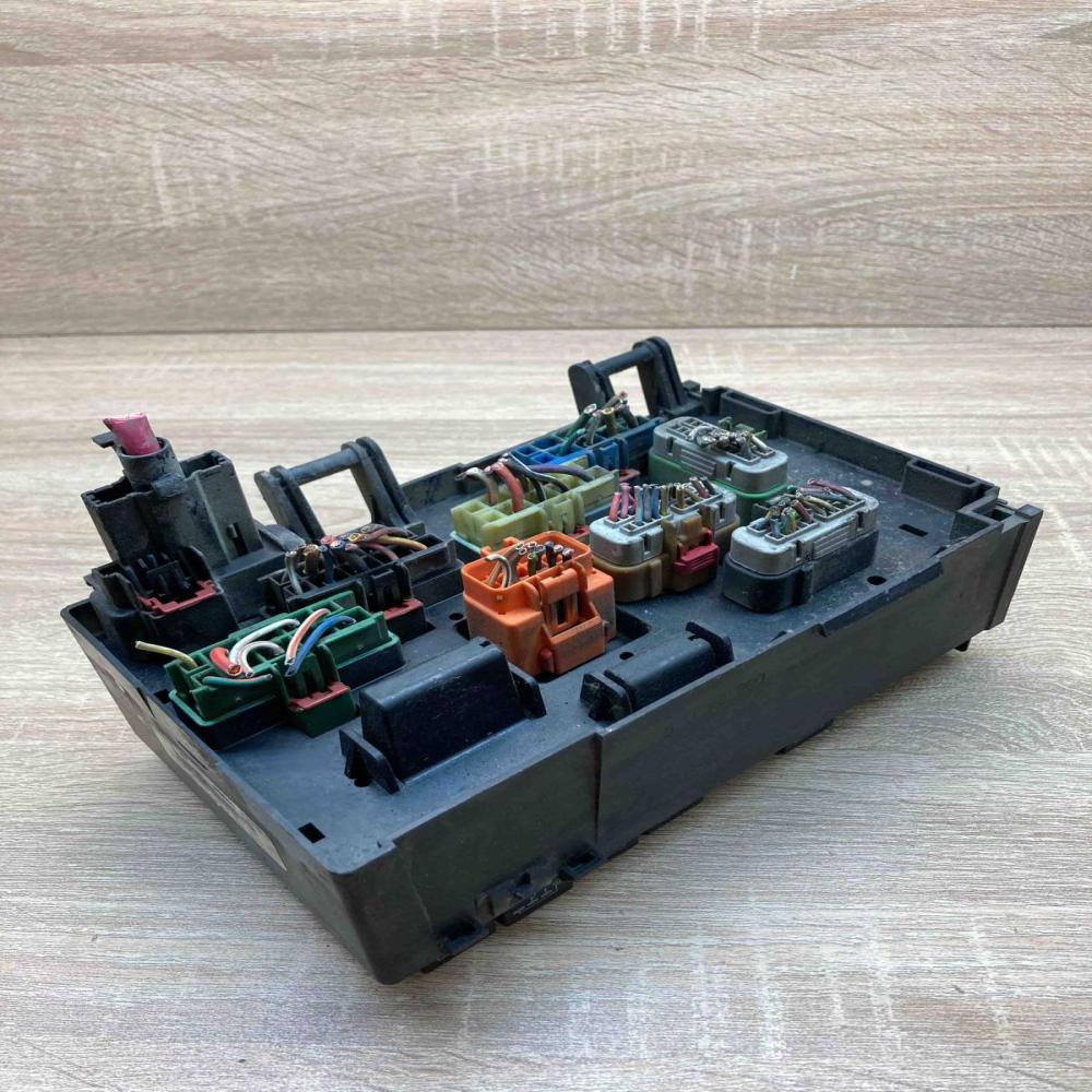 P05144505AB 199400604  Fuse module Chrysler Voyager