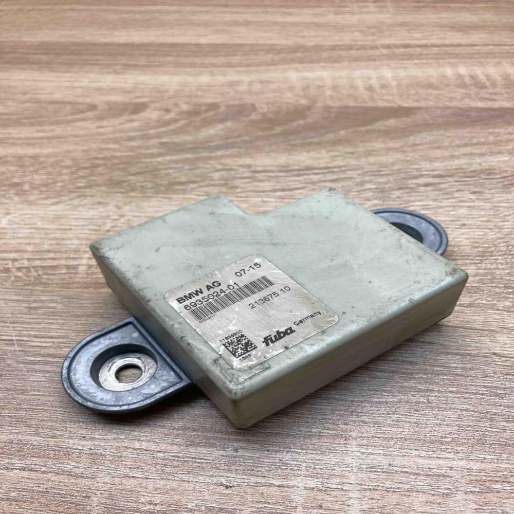 6935024 6935024 01  Aerial antenna amplifier BMW 5 GT F07