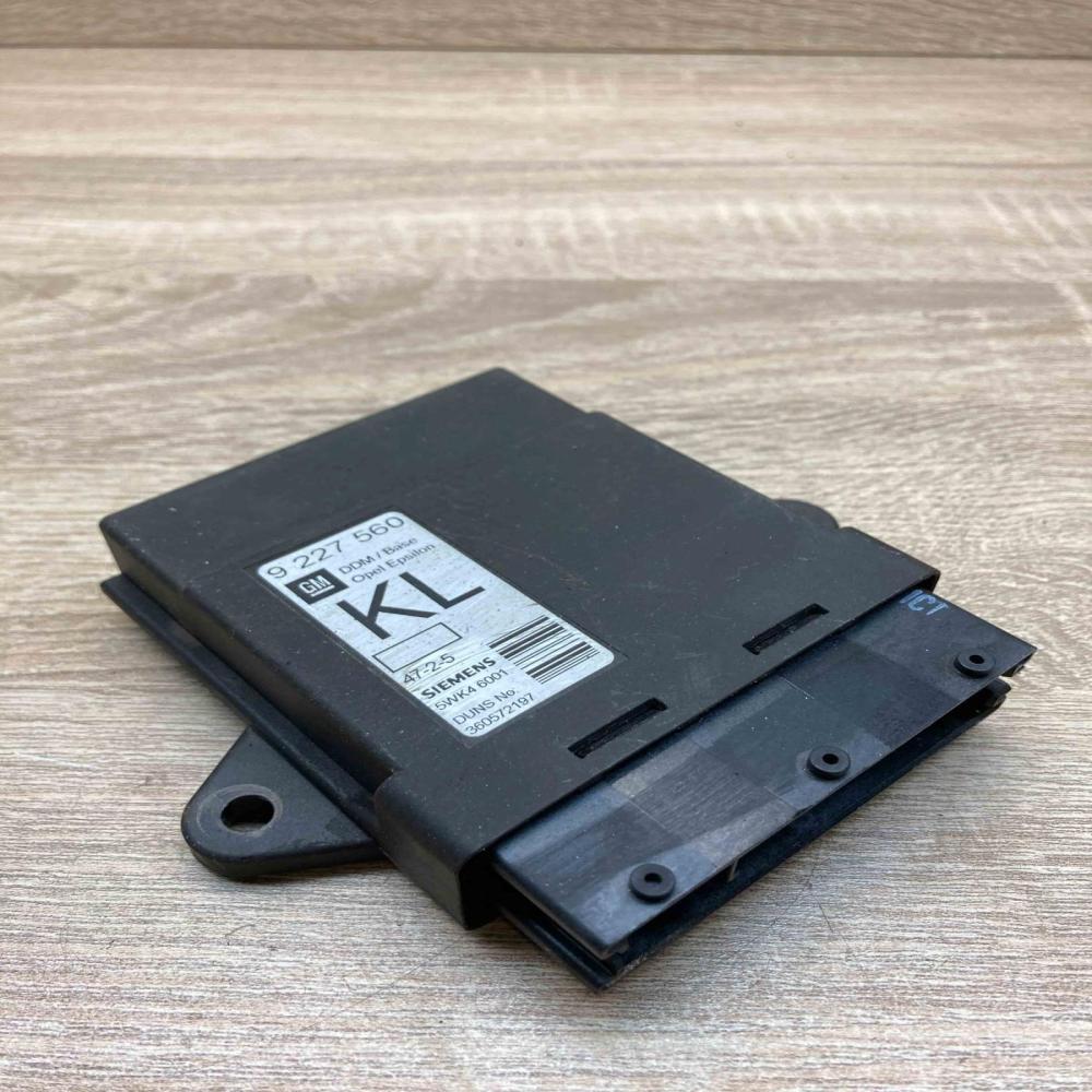 9227560 5WK46001 KL Door central lock control unit/module Opel Vectra C