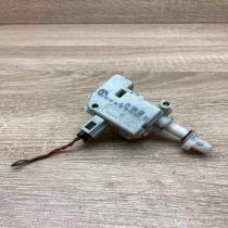 3B0810773A 3B0959782 With Plug Central locking motor Volkswagen PASSAT B5.5