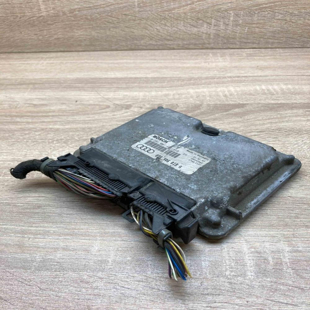 038906018A  With Plug Engine control unit/module ECU Audi A3 S3 8L