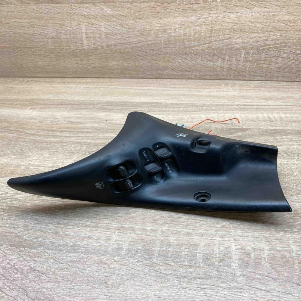 685503B OPF33SX8  Electric window control switch Chrysler Voyager