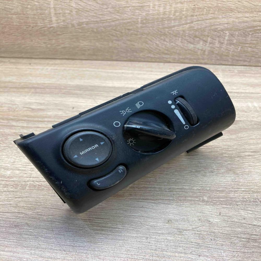 04685630 360338  Light switch Chrysler Voyager