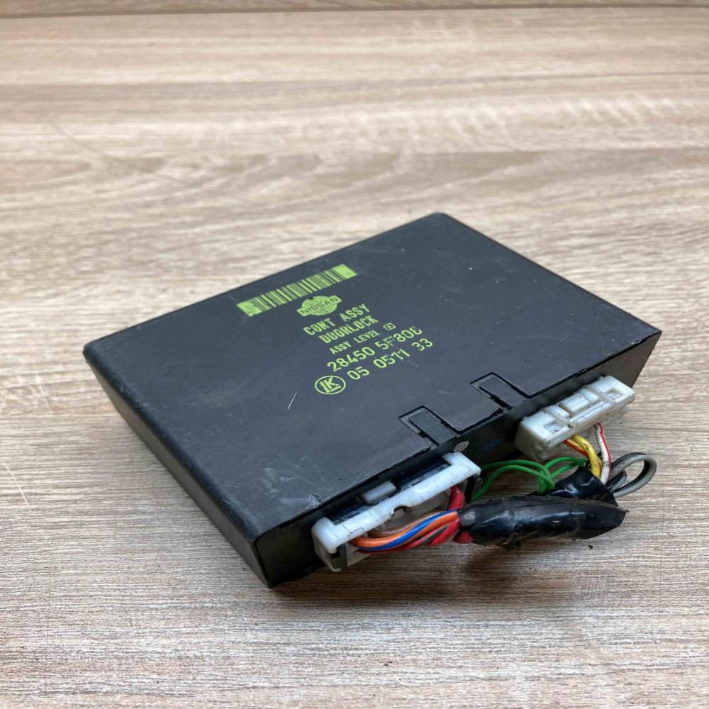 28450 5F808 05051133  Door control unit/module Nissan Terrano