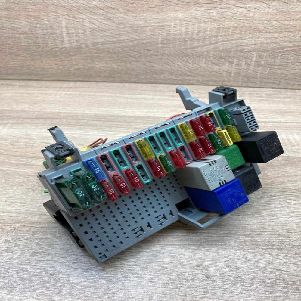 90414547   Fuse module Opel Astra F