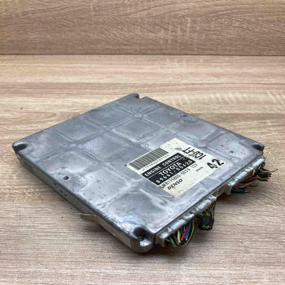 89661 05420 MB175800 5031  Engine control unit/module ECU Toyota Avensis T220