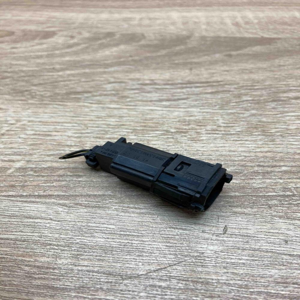 98AG19B514AE   Tailgate/trunk/boot open switch Ford Focus