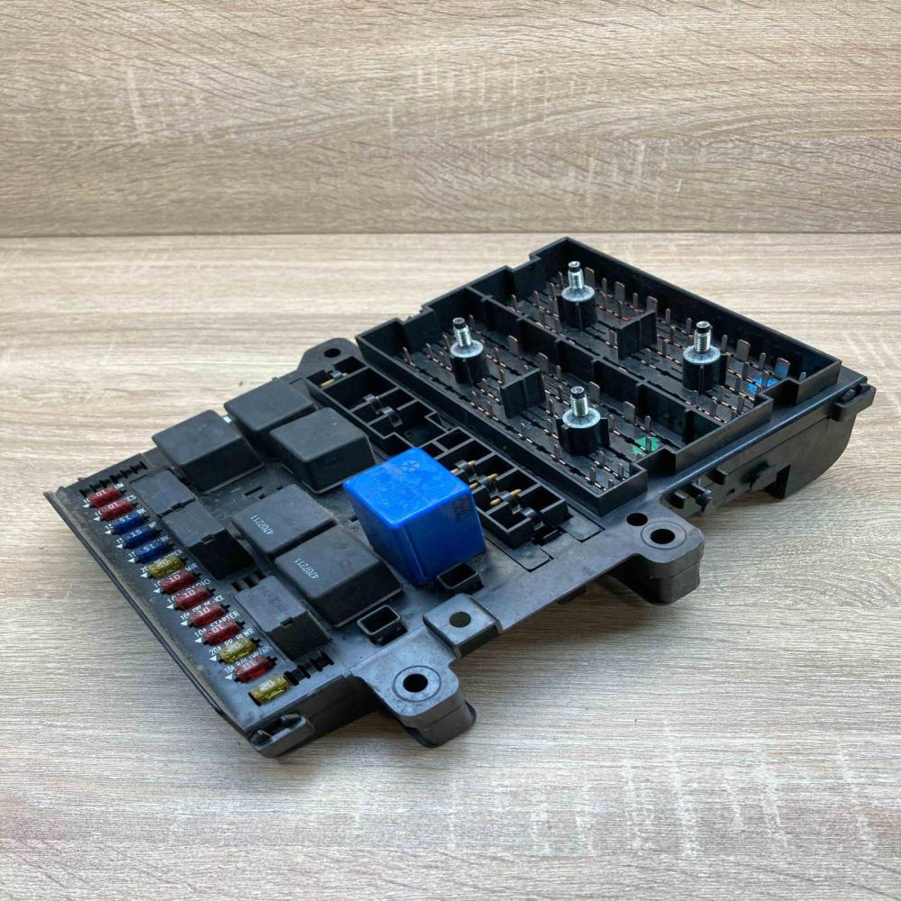 P04707996AF   Fuse module Chrysler Voyager