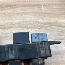 8L0941822 141951253B  Fuse module Volkswagen Golf IV