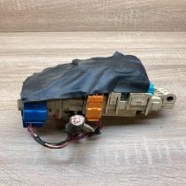 82641 12010 39930109  Fuse module Toyota Avensis T250