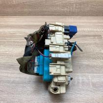 82641 12010 39930109  Fuse module Toyota Avensis T250
