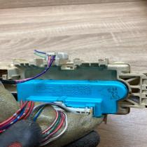82641 12010 39930109  Fuse module Toyota Avensis T250