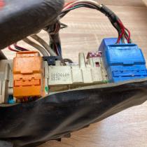 82641 12010 39930109  Fuse module Toyota Avensis T250