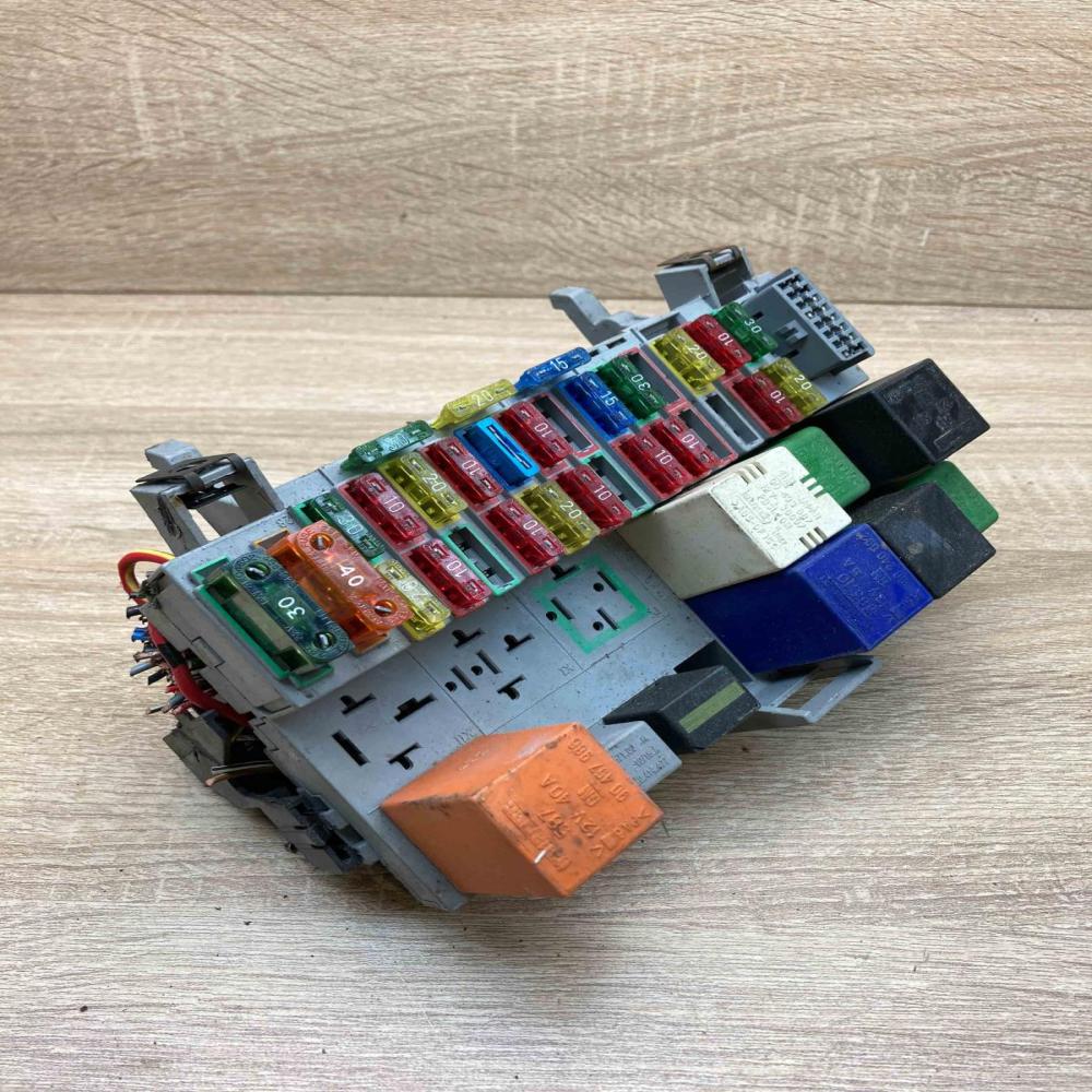 90483952 90493887  Fuse box set Opel Corsa B