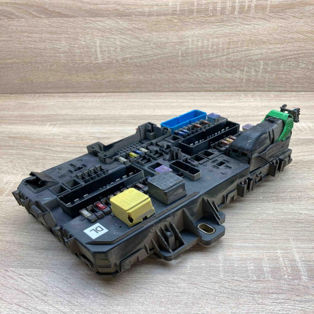 13180775 5DK008669 51  Fuse module Opel Astra H