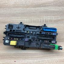 13180775 5DK008669 51  Fuse module Opel Astra H