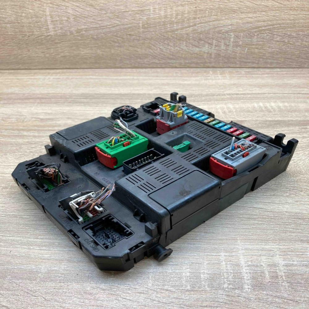 9636760580E 9644098180  Fuse module Peugeot 307