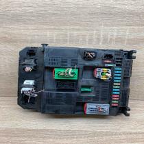 9636760580E 9644098180  Fuse module Peugeot 307