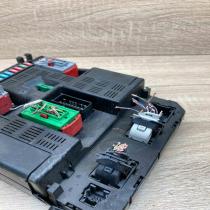 9636760580E 9644098180  Fuse module Peugeot 307