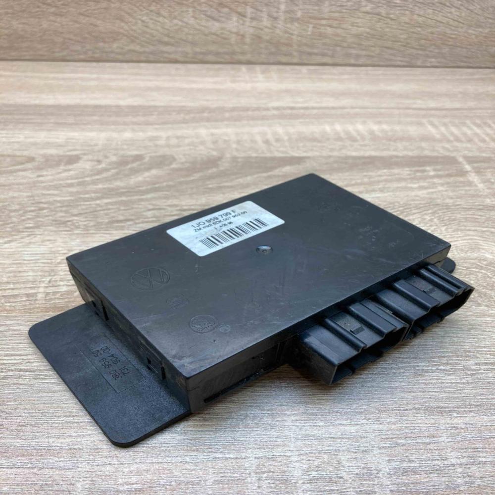 1J0959799F 5DK007952 00  Comfort/convenience module Volkswagen PASSAT B5.5