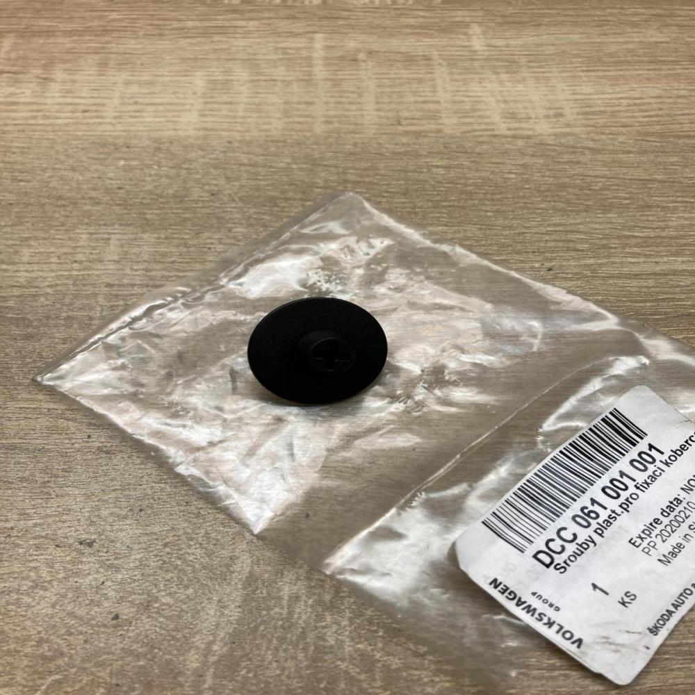 061001001 DCC061001001 Wag flor mat clamp Floor mat clip fixing clamp Skoda Octa