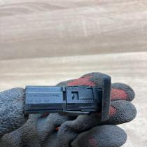 D3L0A Switch   Tailgate/trunk/boot open switch Ford Focus