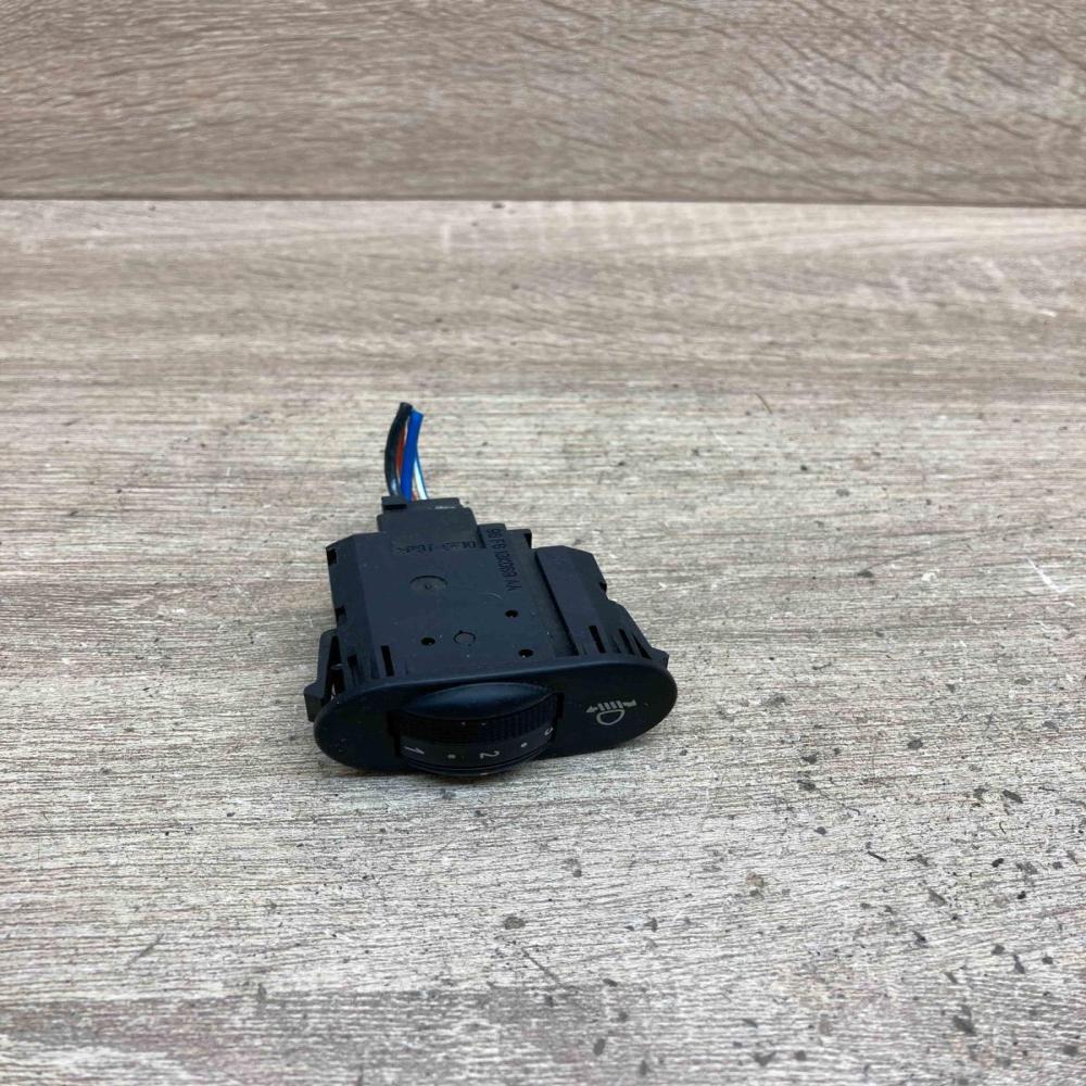 0307851417   Headlight level height control switch Ford Mondeo Mk III