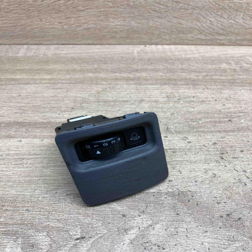 MB917522   Headlight level height control switch Mitsubishi Eclipse