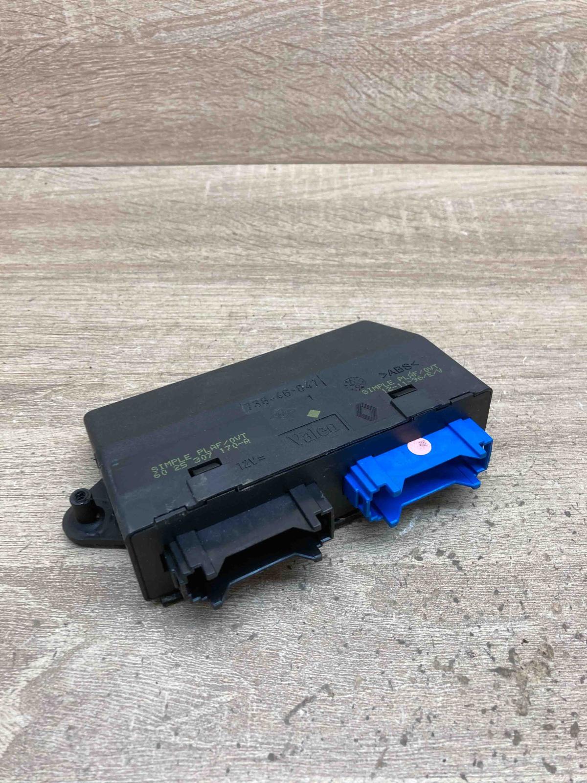 738 46 847 6025307170 A  Comfort/convenience module Renault Laguna I