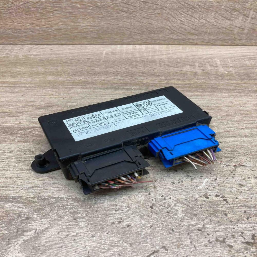 7700421261 B   Comfort/convenience module Renault Laguna I