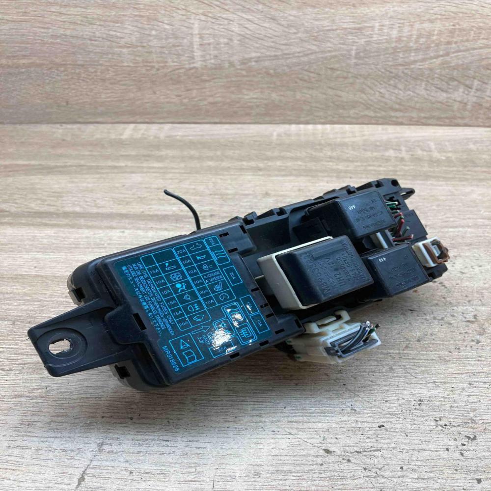 MB953355 MR318828  Fuse module Mitsubishi Space Star