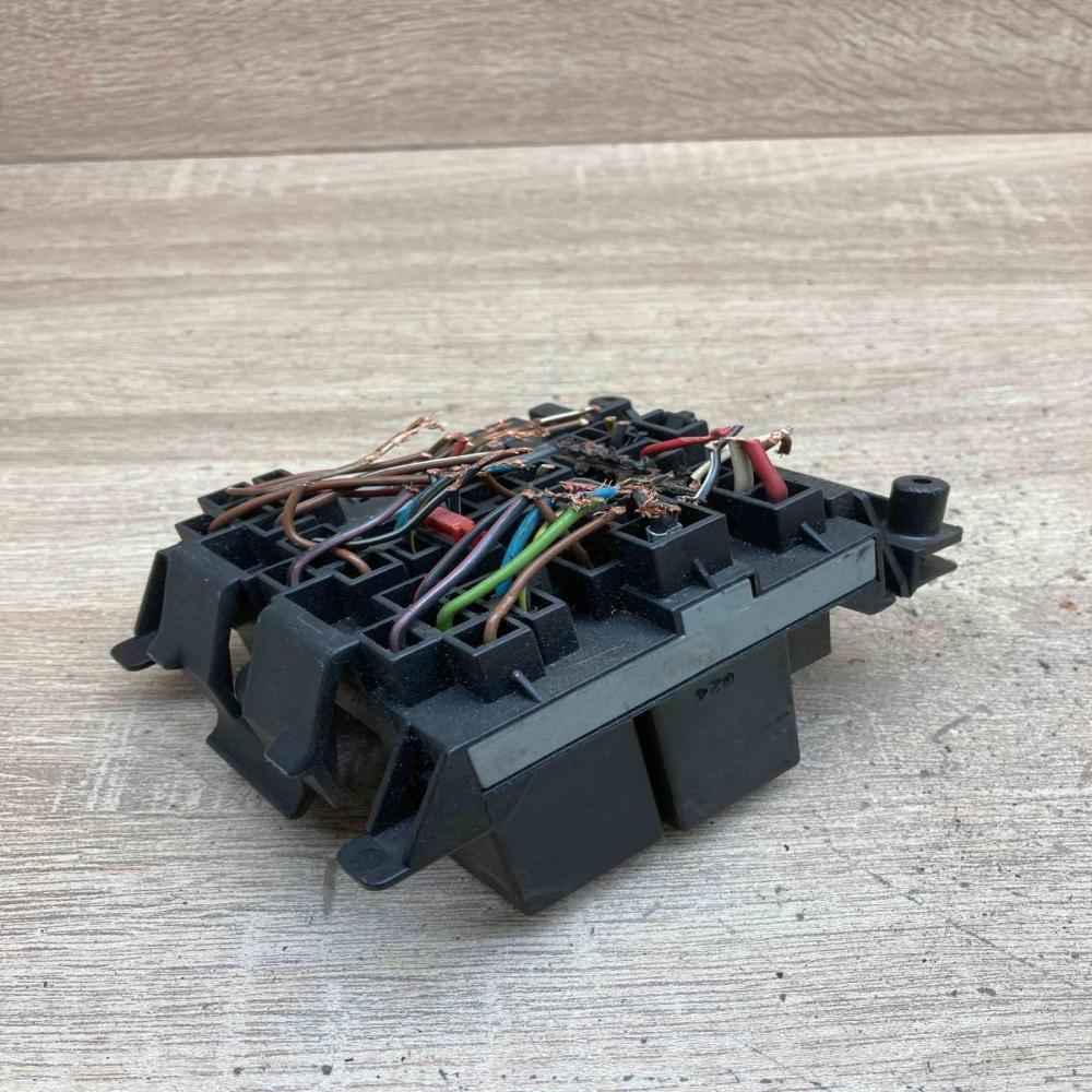 PA6GB20GF10   Fuse module Volkswagen PASSAT B6