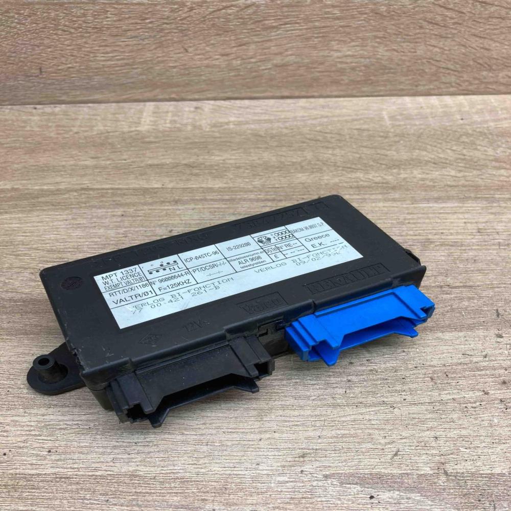 7700421261 B  Used Door central lock control unit/module Renault Safrane