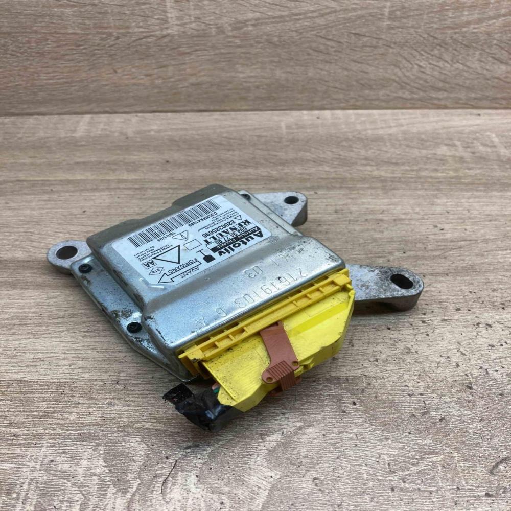 8200325696 603947700  Airbag control unit/module Renault Laguna II