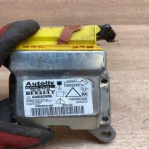 8200325696 603947700  Airbag control unit/module Renault Laguna II