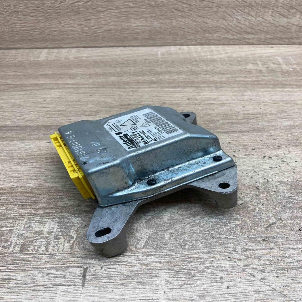 8200138952 601958800  Airbag control unit/module Renault Laguna II