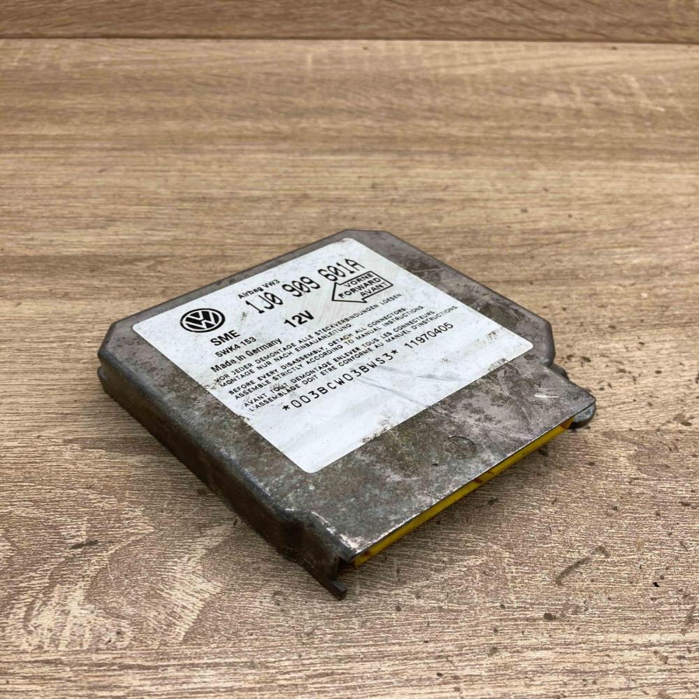 1J0909601A   Airbag control unit/module Audi A3 S3 8L