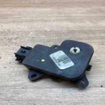 H0201715C   Air flap motor/actuator Jeep Grand Cherokee (WJ)