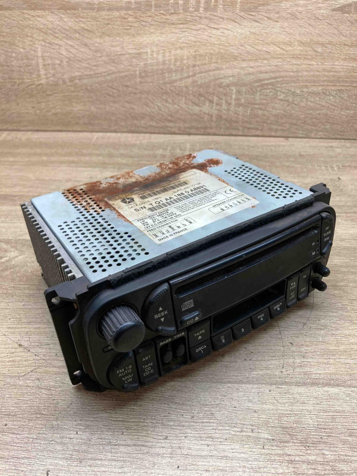 P04858543AD   Radio/CD/DVD/GPS head unit Jeep Grand Cherokee (WJ)