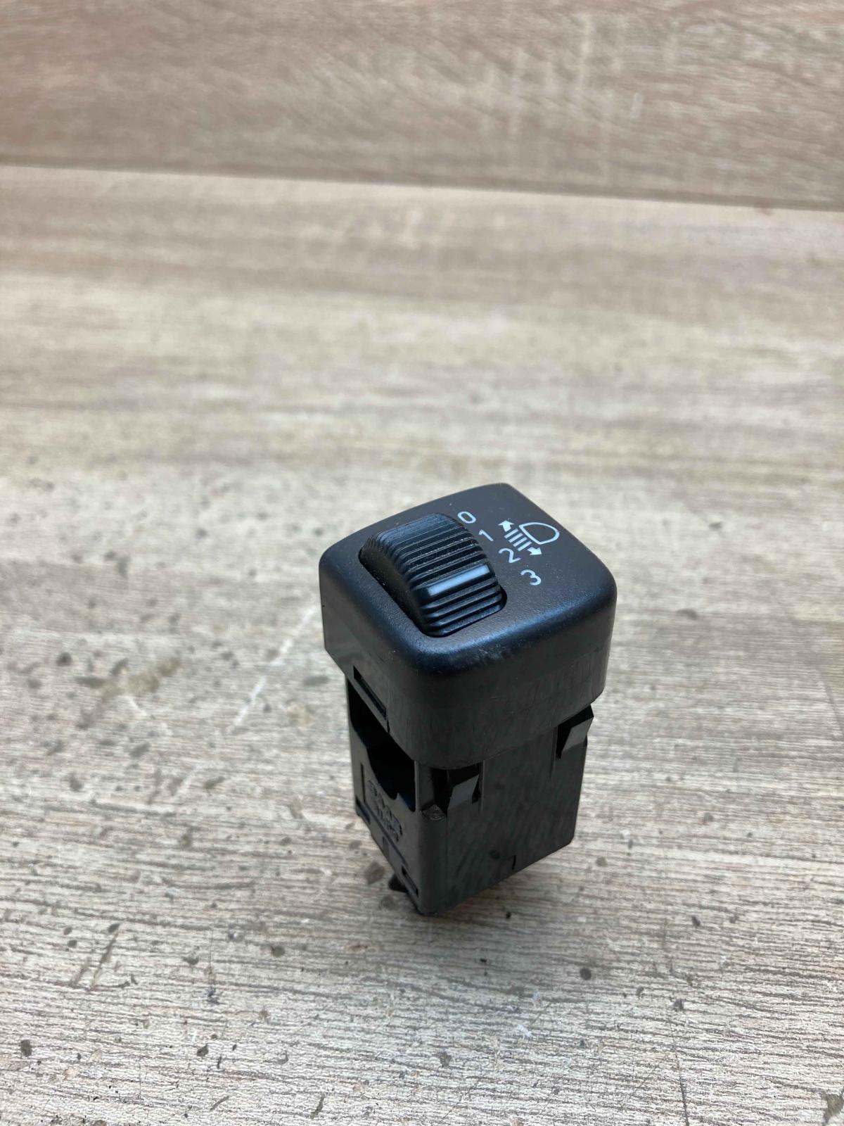 5471057 W151K  Light switch Saab 9-5