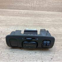 174B04   Wing mirror switch Toyota Yaris