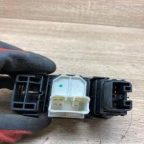 174B04   Wing mirror switch Toyota Yaris